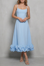 Vestido midi elegante de mujer, sin mangas y con volantes