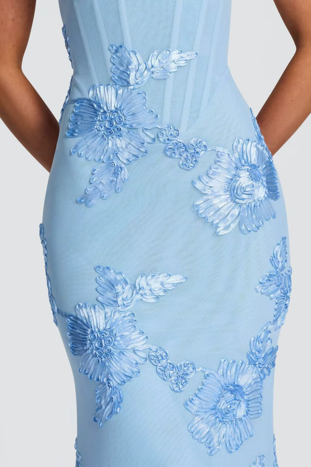 Damen Maxikleid figurbetont Blumenstickerei Spaghettiträger - Image 16