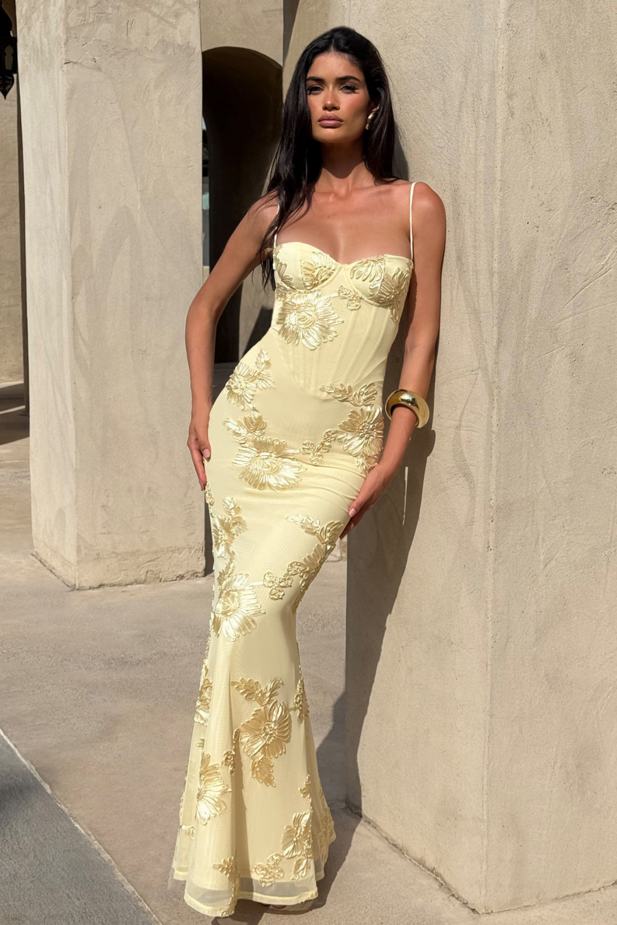 Damen Maxikleid figurbetont Blumenstickerei Spaghettiträger - Image 5