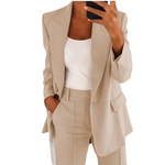Tailleur pour femme avec blazer cintré et pantalon droit