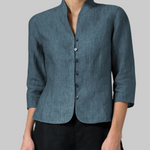 Blouse pour femme à col montant, à patte de boutonnage et à manches trois-quarts
