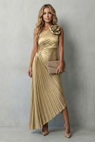 Damen One Shoulder Plissee Maxikleid Blumendetail - Image 10