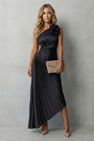 Damen One Shoulder Plissee Maxikleid Blumendetail - Image 12