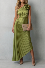 Vestido de cerimónia comprido de senhora, com um ombro e detalhe floral plissado