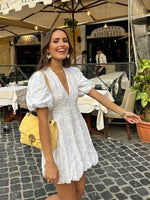 Jane - Vestido com folhos bordado