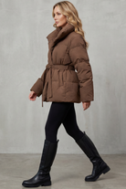 Damen Pufferjacke Gürtel Oversize Kragen Steppmantel - Image 4